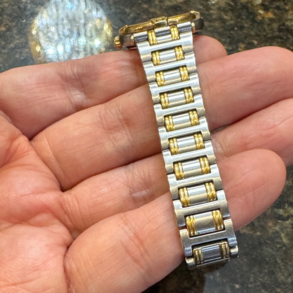 Authentic Gucci Two-Tone Gold and Silver Watch - Picture 4 of 9